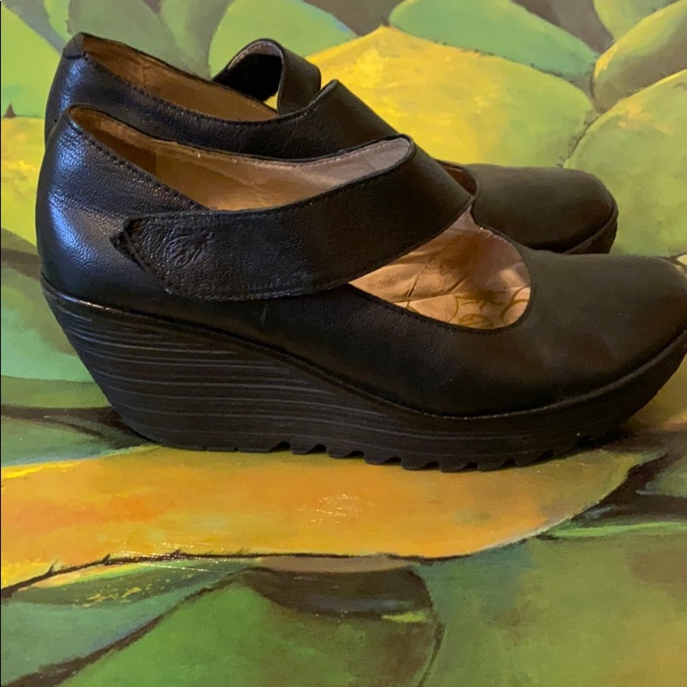 Fly London Yalu wedge